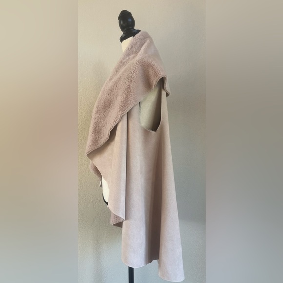 Look by M Vest Shawl - Picture 10 of 16